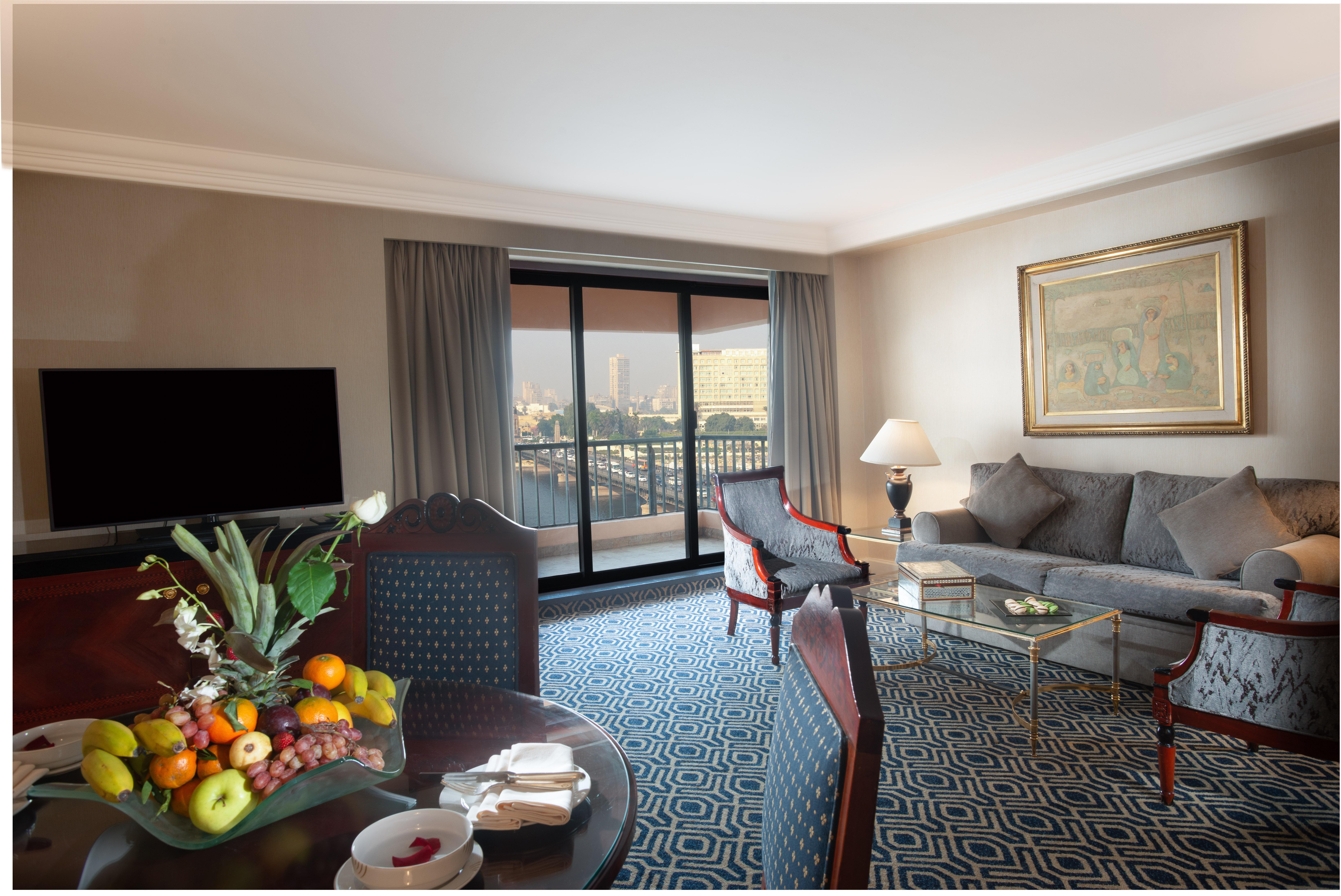 Hotel Intercontinental Cairo Semiramis By Ihg Zewnętrze zdjęcie A suite at the Four Seasons Hotel, Cairo
