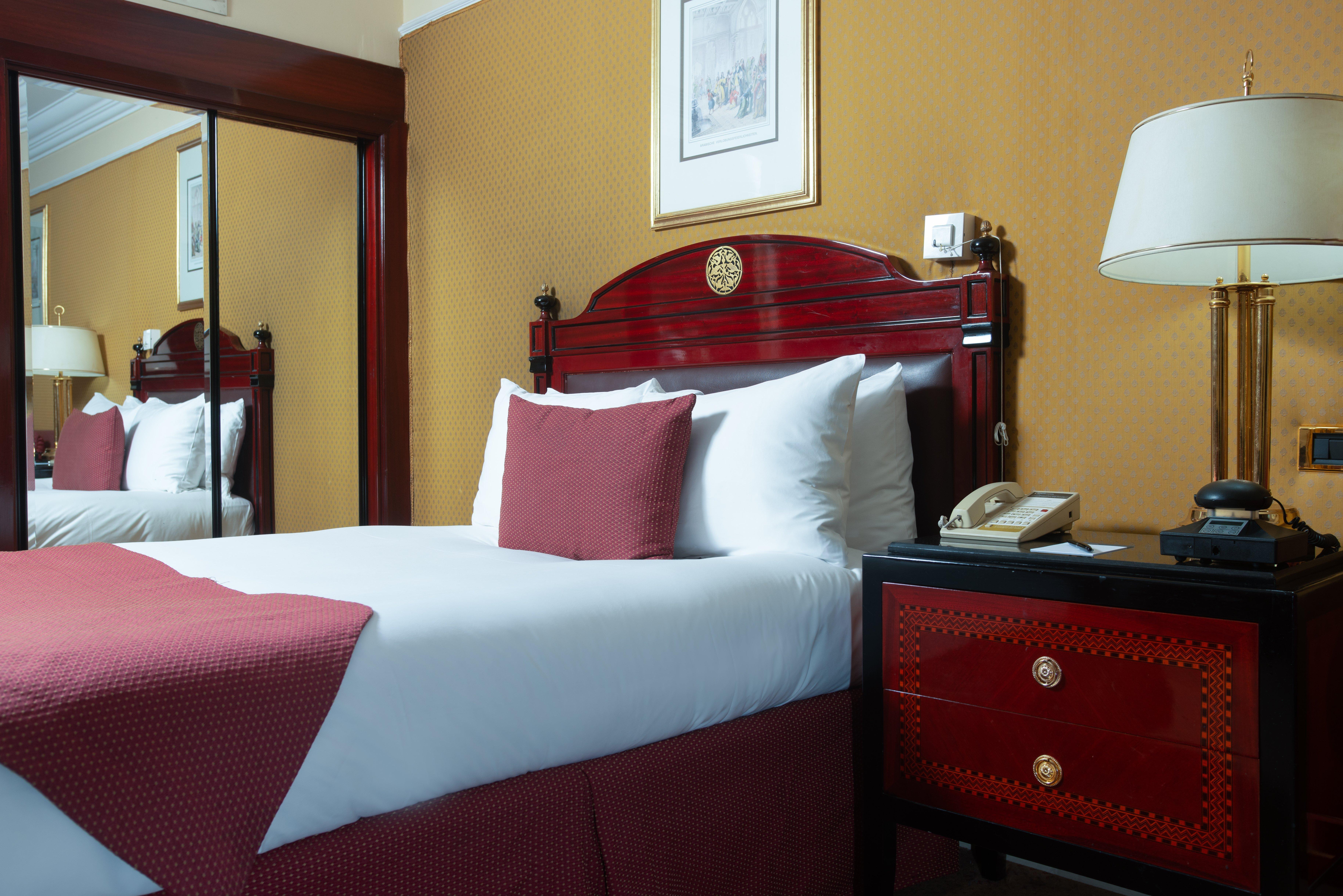 Hotel Intercontinental Cairo Semiramis By Ihg Zewnętrze zdjęcie A guest room at the hotel