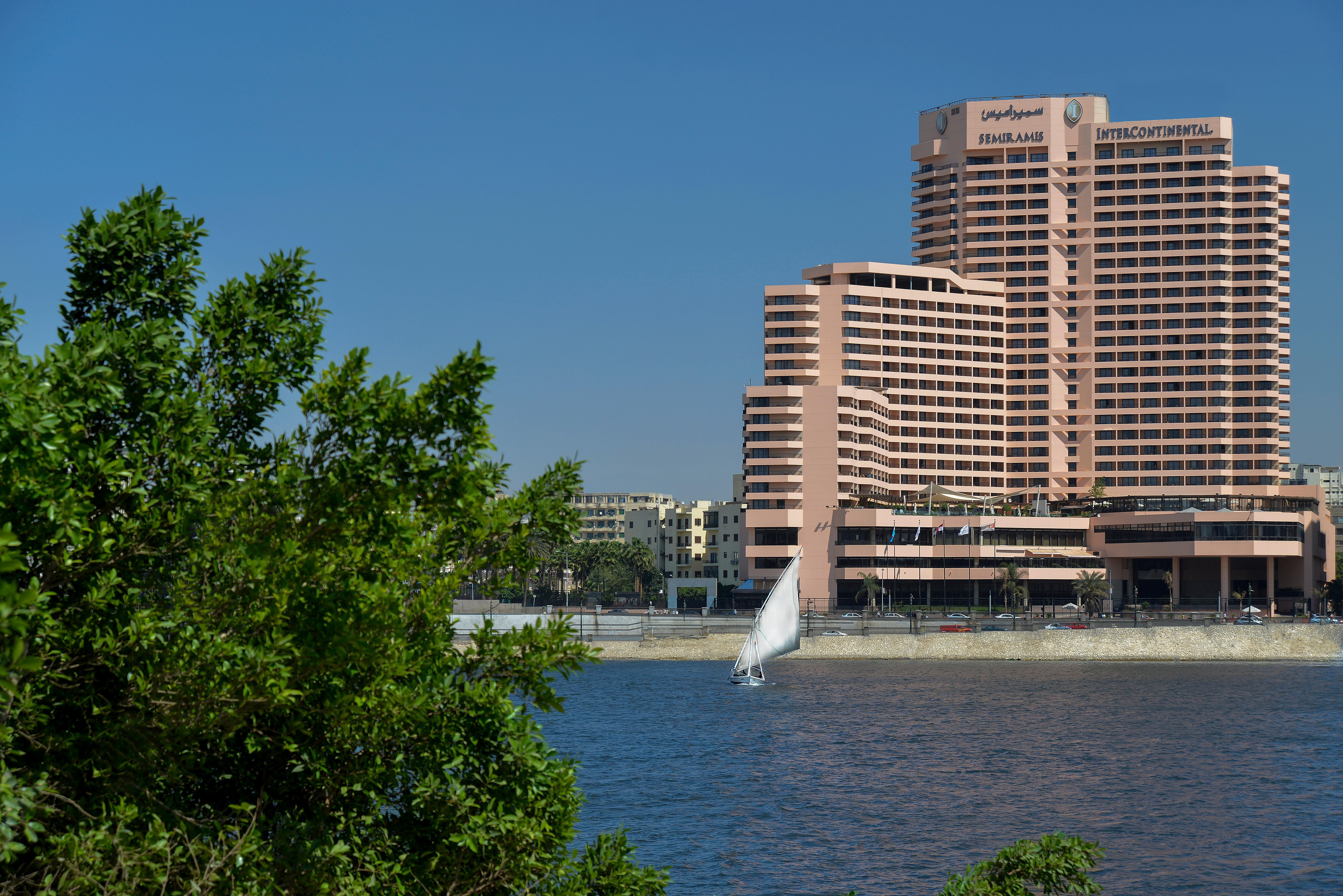 Hotel Intercontinental Cairo Semiramis By Ihg Zewnętrze zdjęcie The hotel in 2012